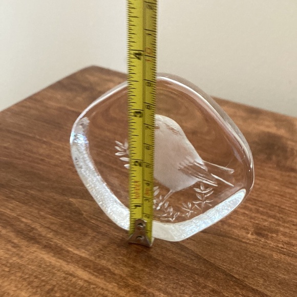 RARE Signed Mats Jonasson Etched Bird Wren Crystal Glass Paper Weight, 9194 - Picture 6 of 9